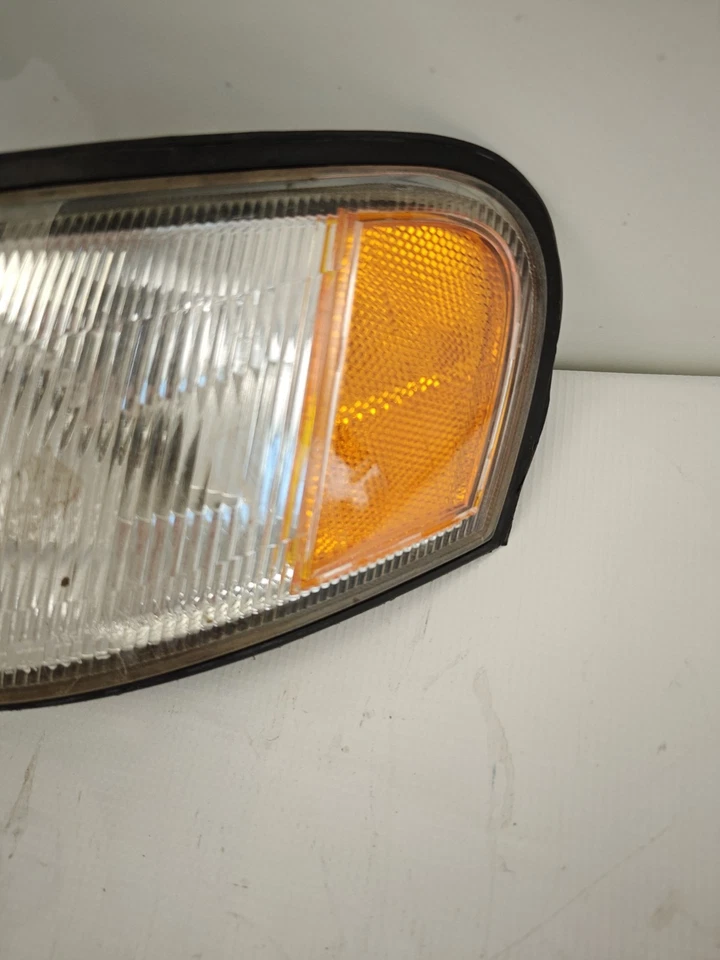 Luz de señalización de esquina de estacionamiento para conductor izquierdo Nissan Sentra/200SX 95-98 Foto 3 de 4