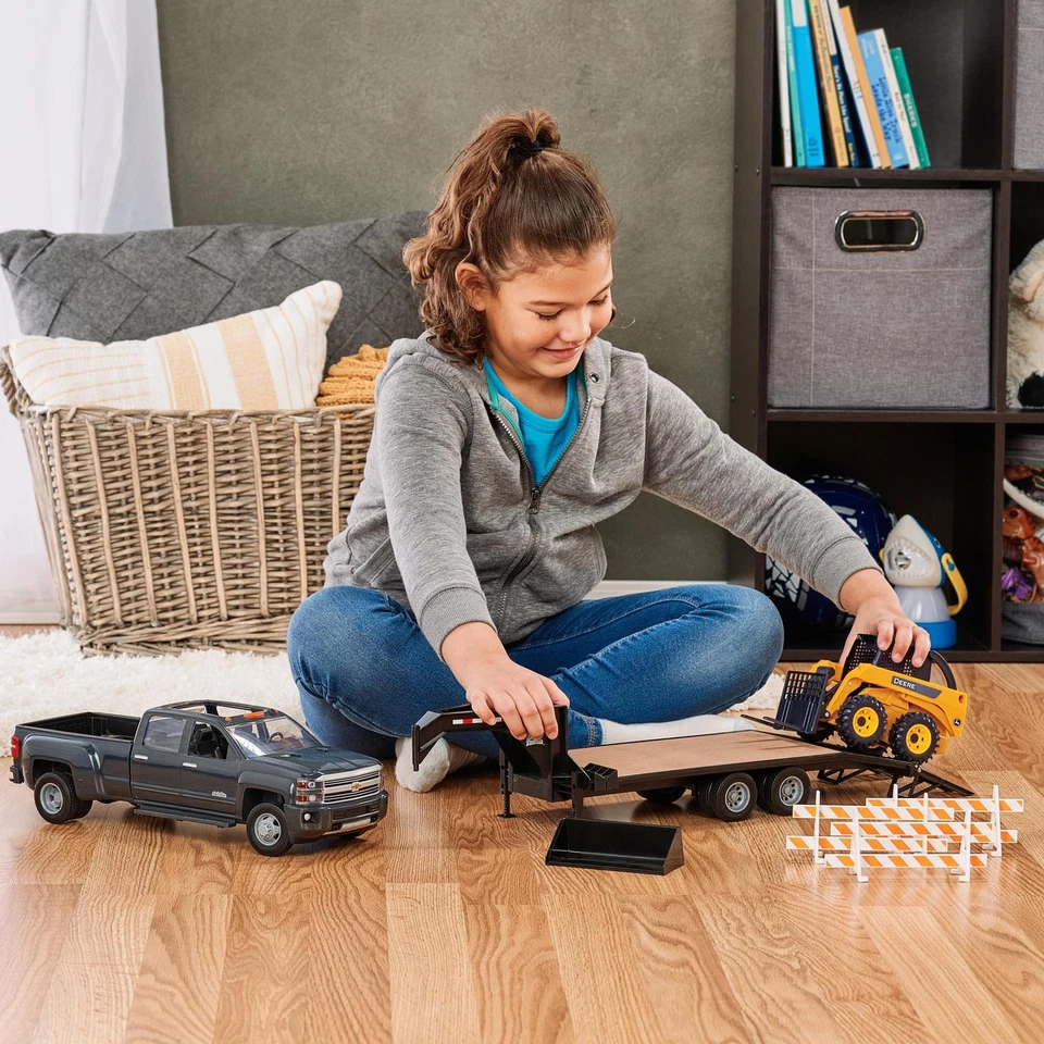 TOMY John Deere 1:16 Scale Big Farm Construction Toys with Skid Steer Toy, - Image 2 of 4