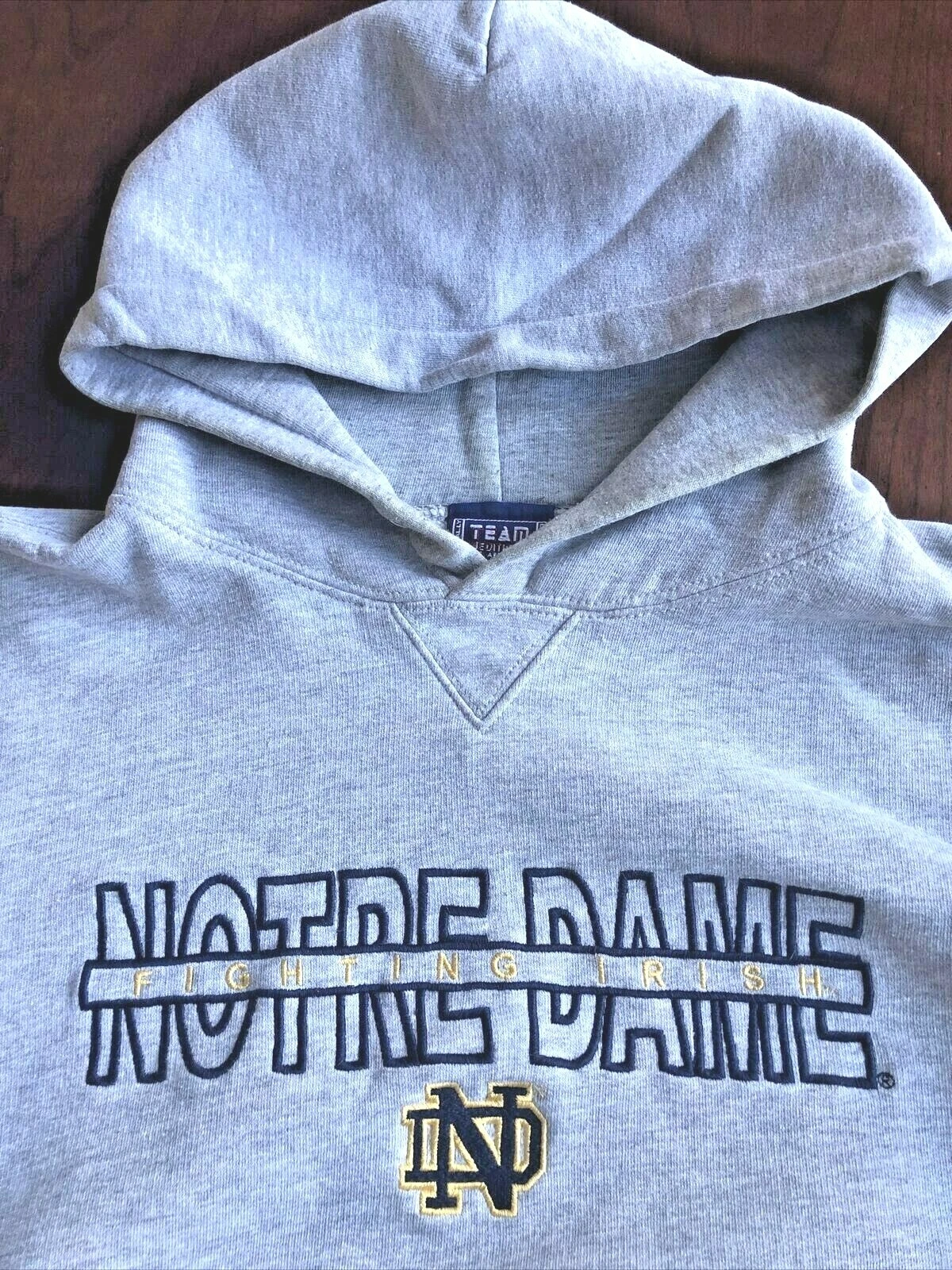 VETEMENTS Felpa con cappuccio Notre Dame Fighting Irish uomo grigia con tasche taglia M