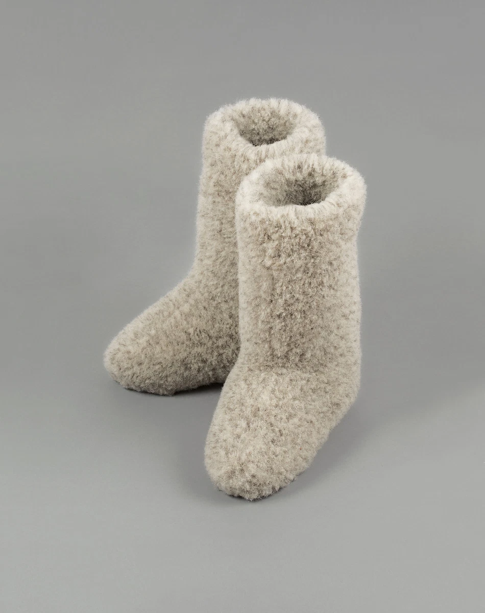 Grey wool store boots