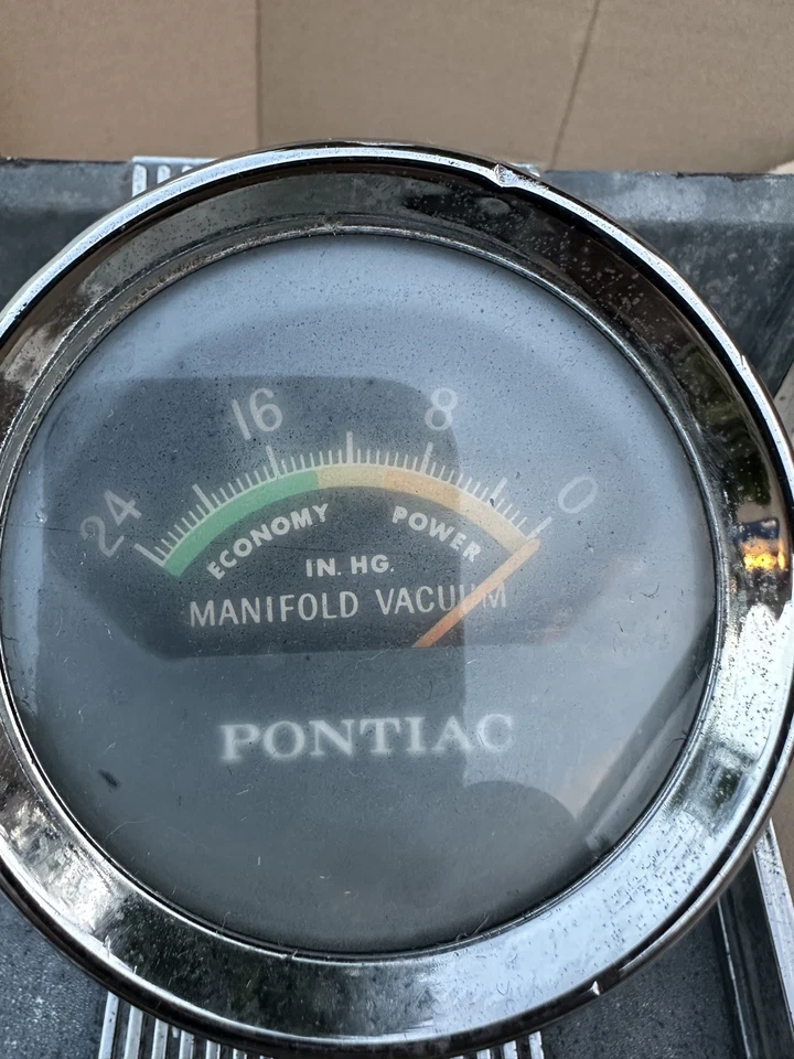 Pontiac Grand Prix 1963-1964 consola central con calibre bonito  Foto 3 de 4