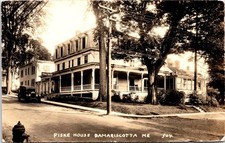 FISKE HOUSE : DAMARISCOTTA, MAINE : HOTEL : CAR & AAA SIGN : POSTCARD 1926