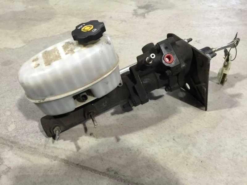 03-07 Chevy Silverado Sierra 2500 estilo clásico freno refuerzo cilindro maestro Foto 2 de 2