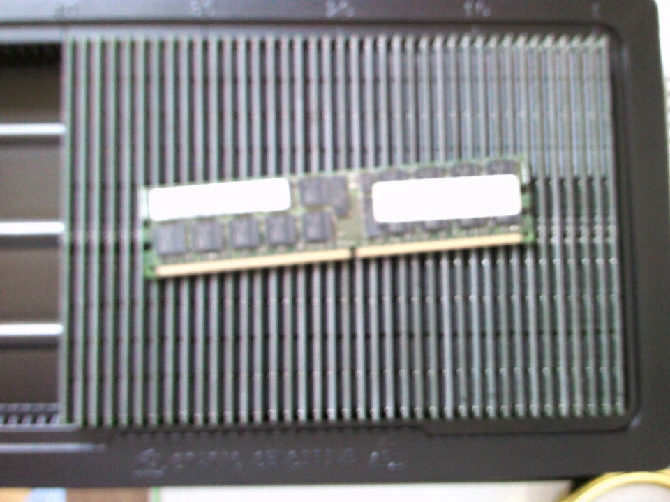 IBM 20GB 10 X 2GB 41Y2764 2RX4 PC2-5300P DDR2-667MHz HYNIX HYMP525P72CP4-Y5 - Image 3 of 4