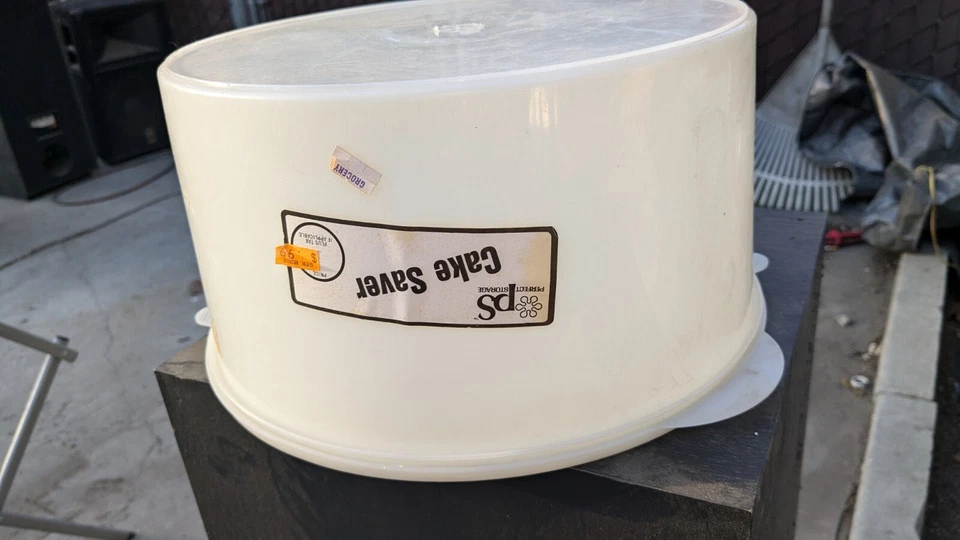 Vintage Family Products Inc. 12" Cake Storage Container with Snap Lid - Image 2 of 3