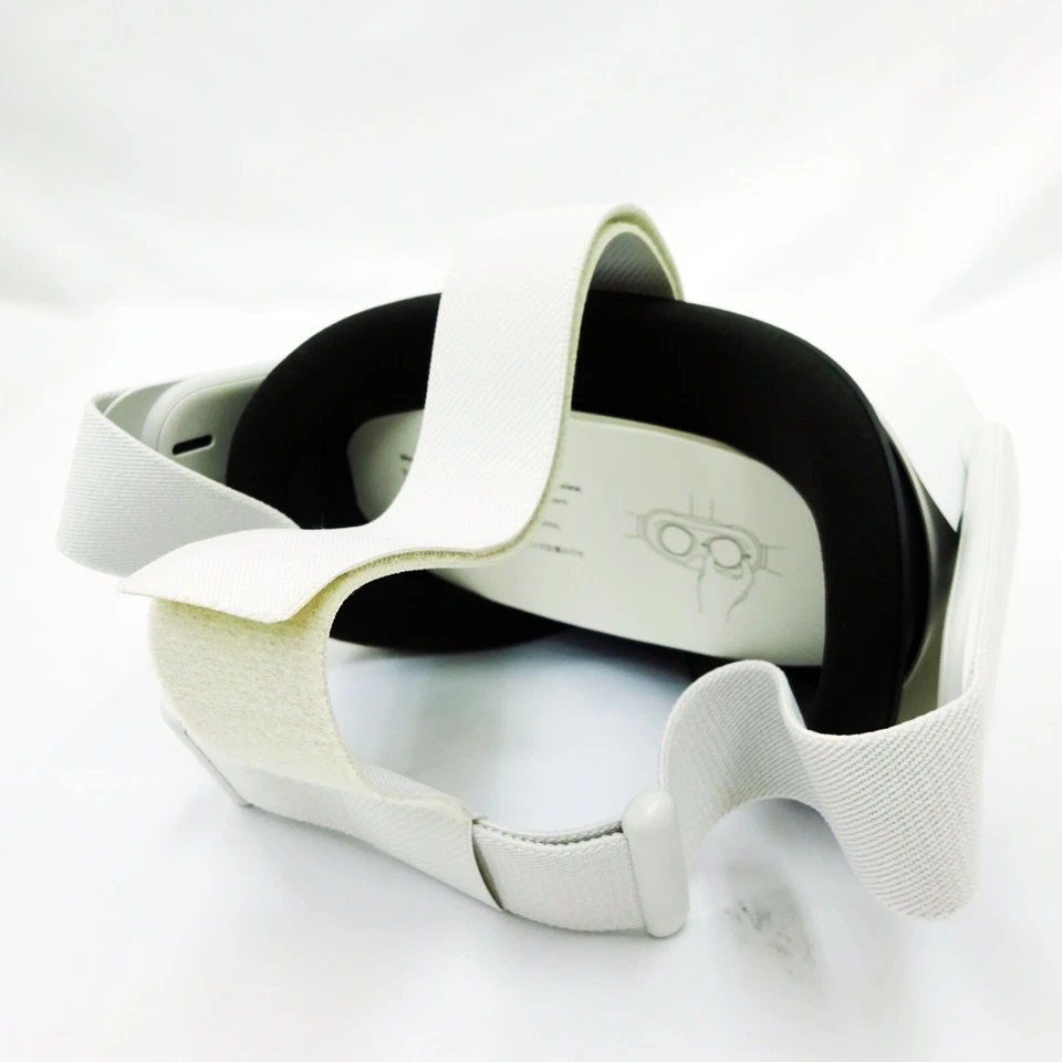 Oculus Quest 2 / 64GB VR All-In-One Game Headset System White Japan Used - Image 3 of 4