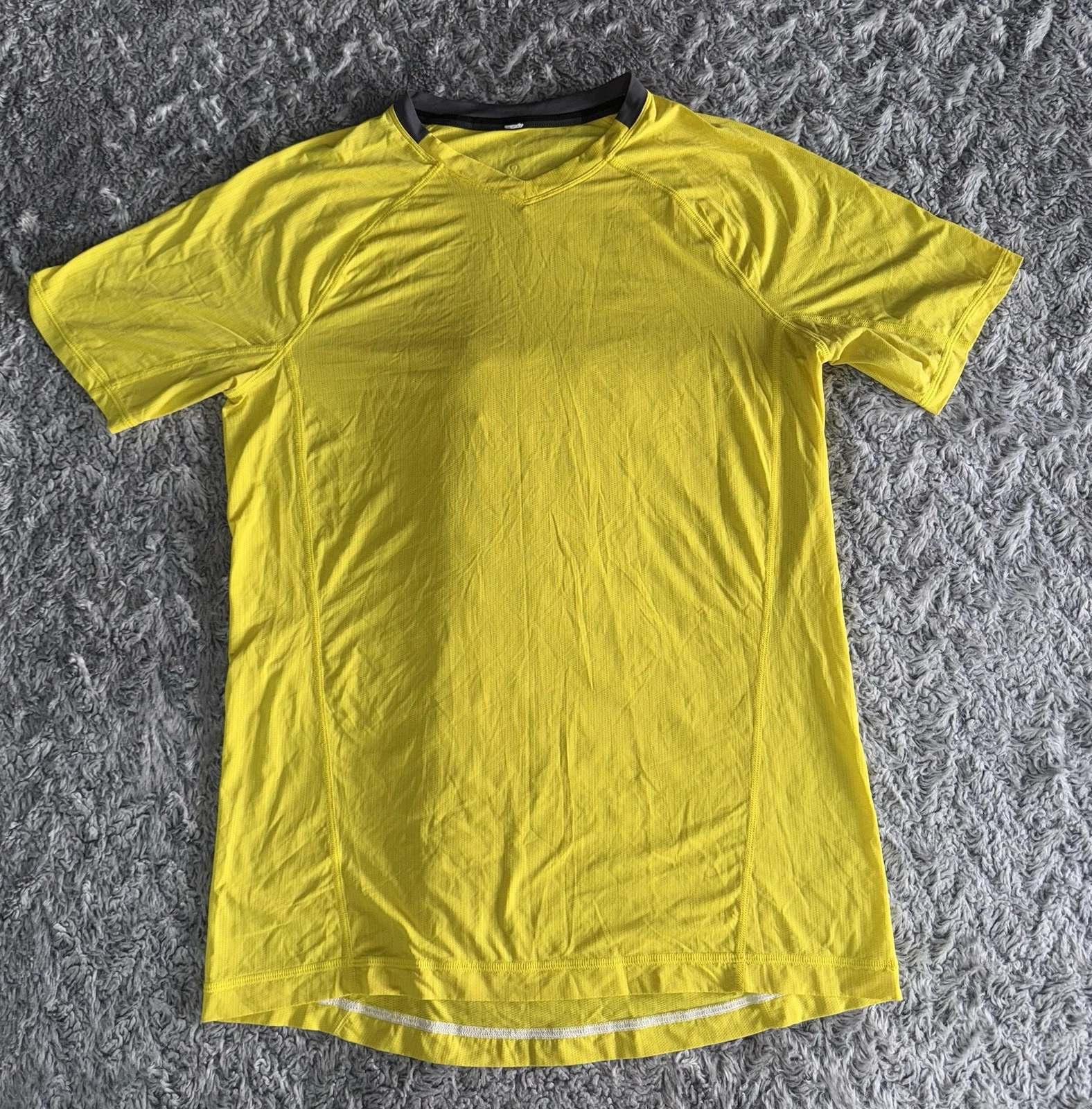 Lululemon Shirt Mens Large/medium Short Sleeve Run Gym Workout Performance Knit