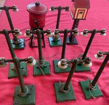 11 VINTAGE 1940s MARX /AM. FLYER BUILDINGS & LIGHT POLES FOR MODEL TRAIN DISPLAY