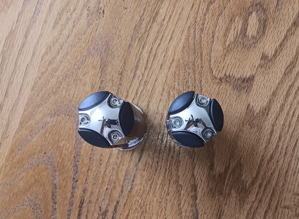 Harley Davidson 1" Chrome And Rubber ISO Style Grips Ribbed  - Image 2 of 4