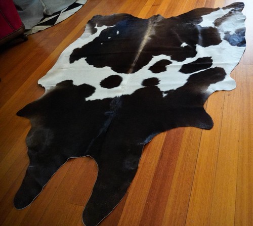 Chocolate Brown & White - Beautiful Markings - A Superb Cowhide Rug - Picture 7 of 10