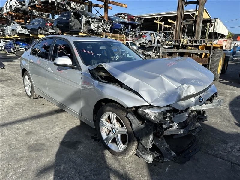 Pinza de pasajero delantera sin freno deportivo para BMW 320i 1037135 12-18 Foto 2 de 4