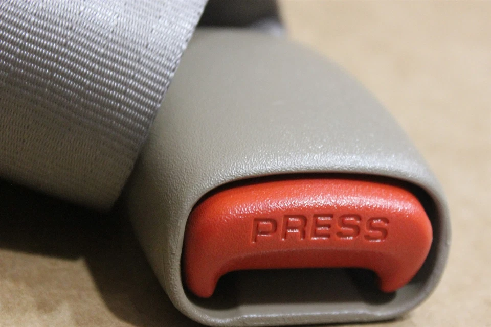 01-02 Ram 2500 Van Rear Seat Belt Lap Belt Retractor 5DW56XT5 NOS OEM Factory - Image 4 of 4