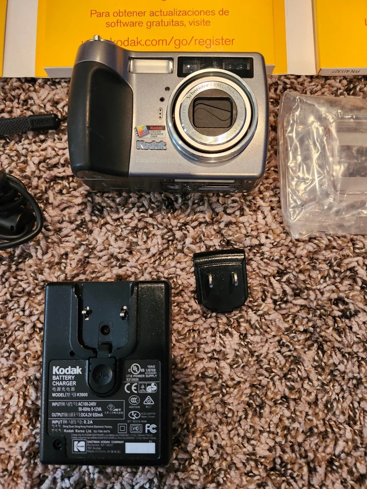 Kodak EasyShare DX7440 4.0MP Digital Camera, Auto Focus, LCD Screen - Image 2 of 4