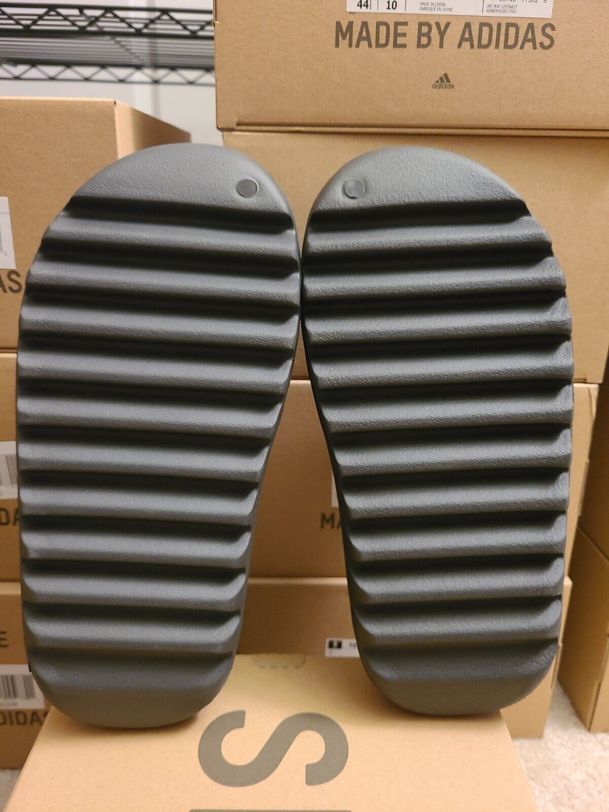 Adidas Yeezy Slide Onyx - size 8 | eBay