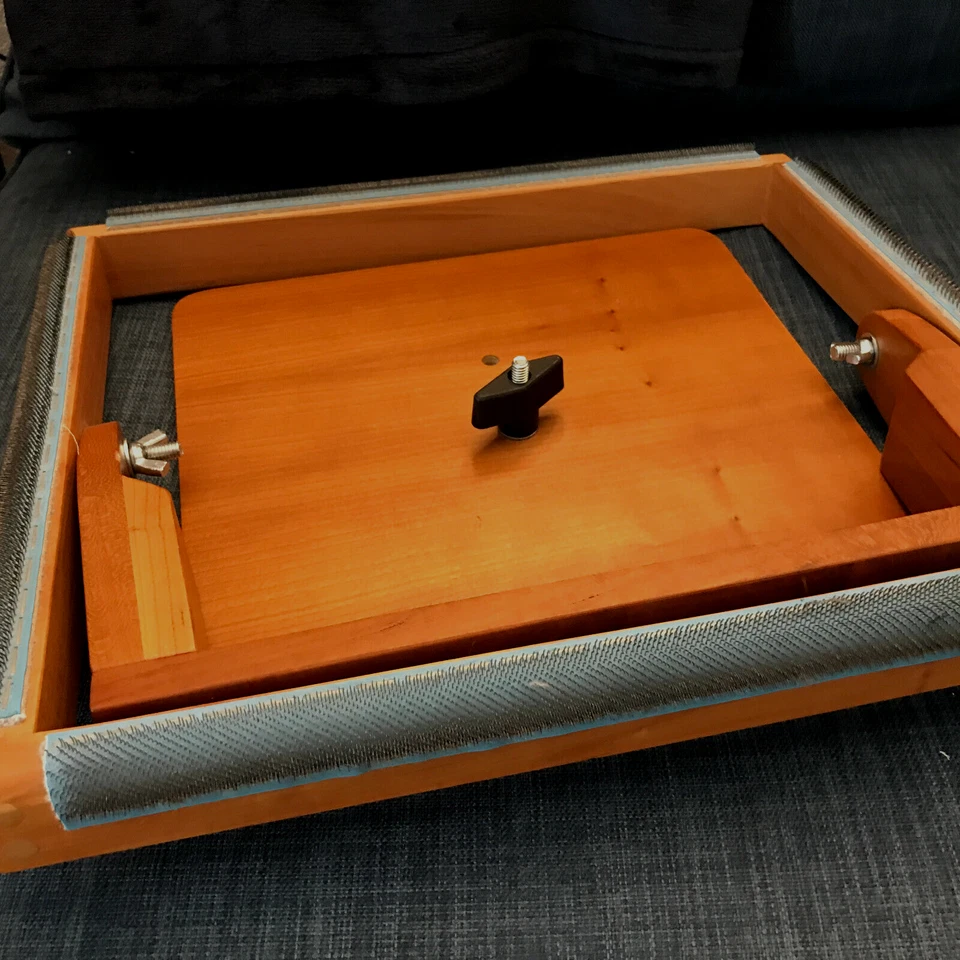 SALE! HandMade FinishedWood Collapse 4 Travel Exc Rug Hooking Lap Frame Exc Cond - Image 3 of 4