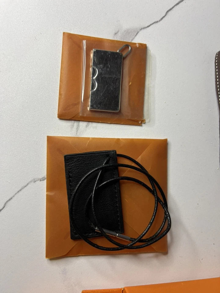 Hermes Infinity collar colgante superior correa de cuero negro tono plateado con caja Foto 4 de 4