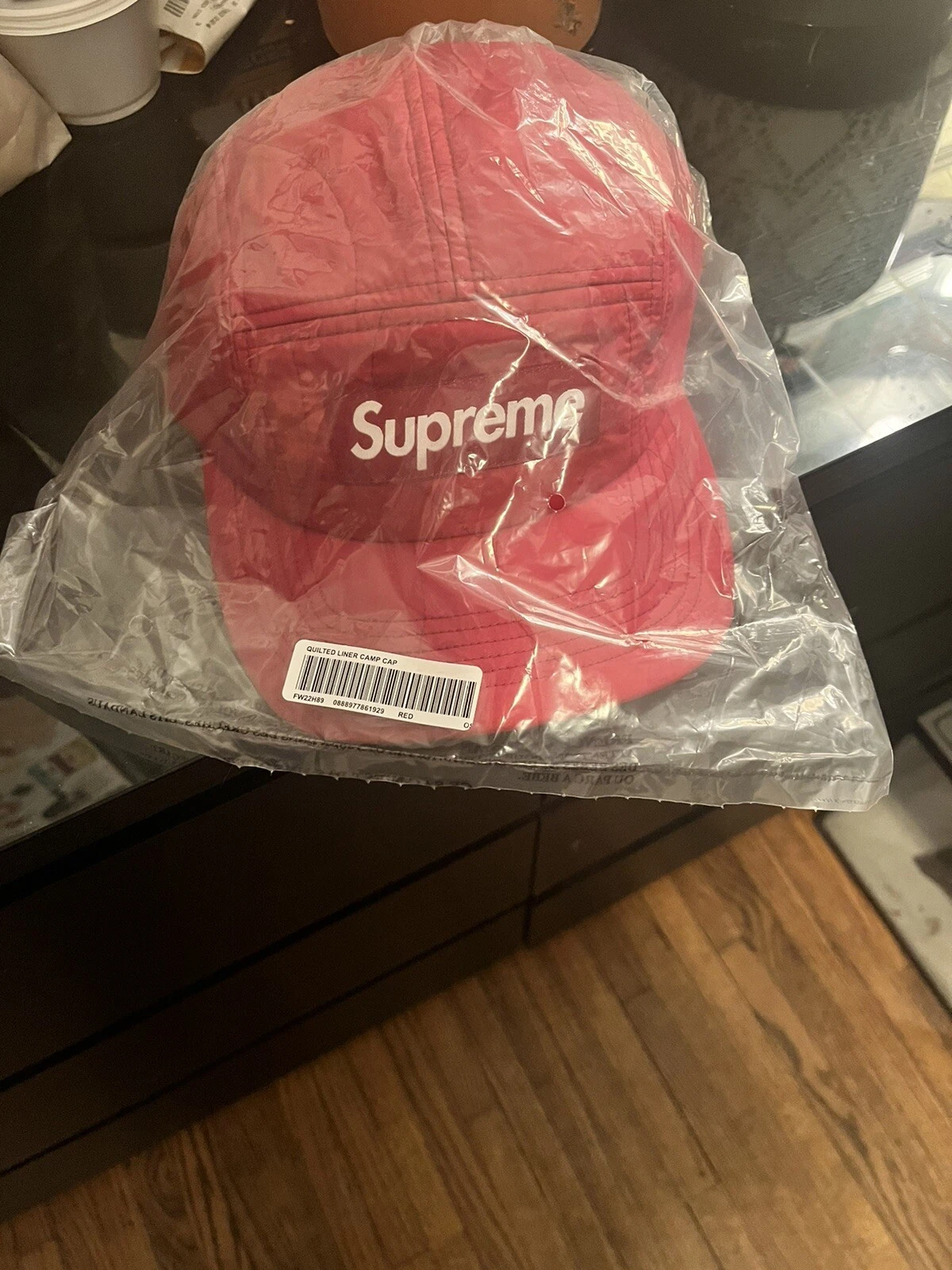 Casquette de camp matelassée supreme, rouge. FW22