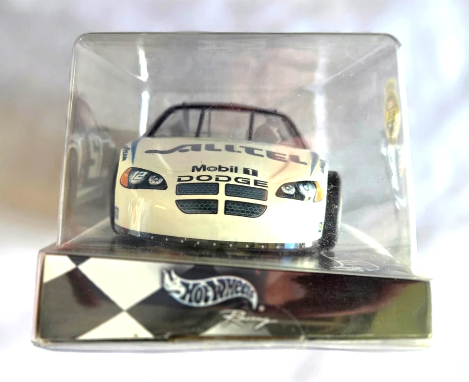 Dodge 1:24 diecast Hot Wheels #12 Ryan Newman Alltel 2004 + auto calibre Team 1:64 Foto 4 de 4