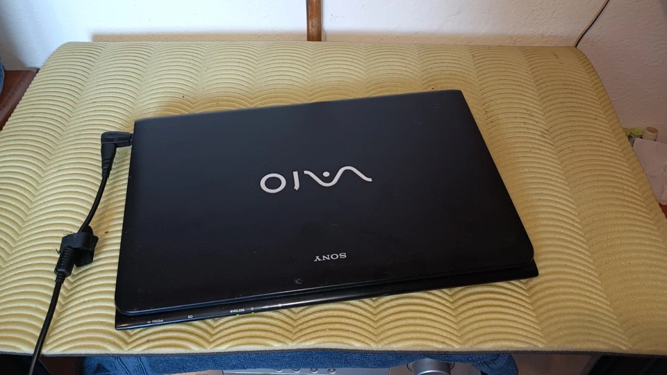SONY VAIO  SVF151C11M I7-3612QM 8CORE 8GB 15,6" 128GB NVME AMD HD7500 1GB - Immagine 3 di 4