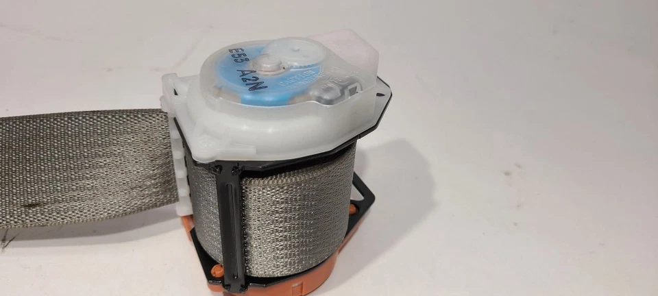 2013-2017 BUICK ENCORE LEFT LH REAR DRIVER RETRACTOR GRAY Foto 2 de 4