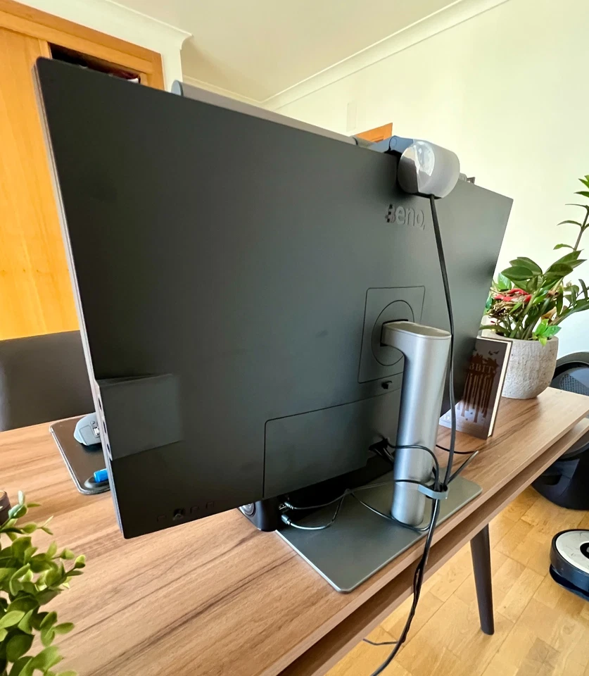 BenQ PD3220U 32" 4K Designer Monitor – Brand New, Unused, Factory-Sealed - Image 4 of 4