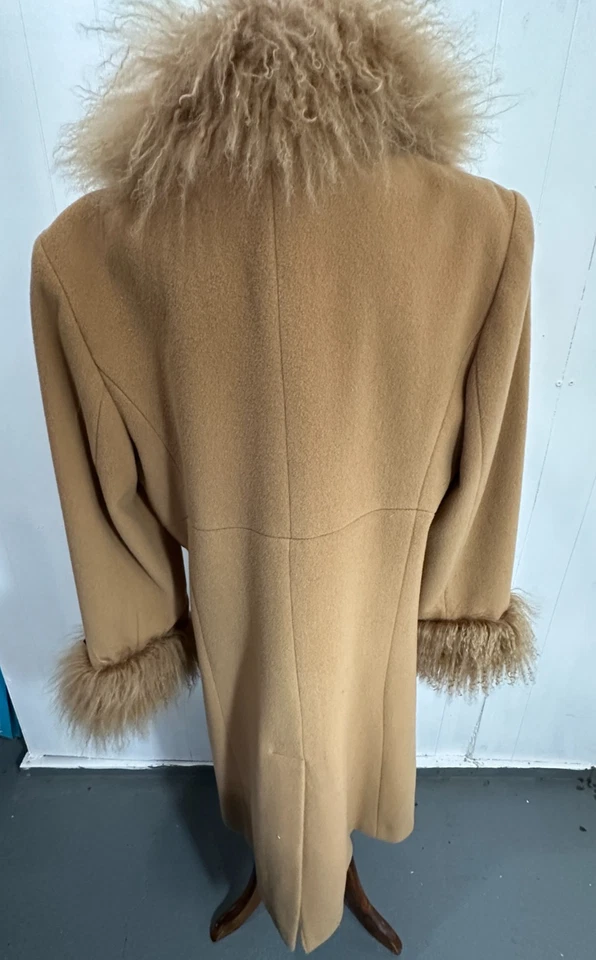 Abrigo de Colección J.Percy Beige Mongol Lana de Cordero Borde de Piel Nuevo Talla 14 Foto 4 de 4