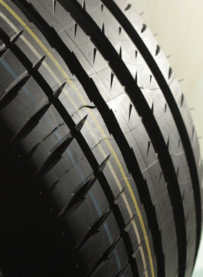 1x Sommerreifen Einzel 255/40/18 99 Y Michelin Pilot Sport 4 ZP * RSC DOT21