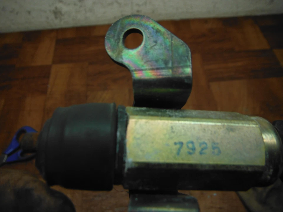 yamaha FJR 1300 fjr1300a fjr1300ae fjr1300es SENSOR Glove box lock switch - Image 4 of 4