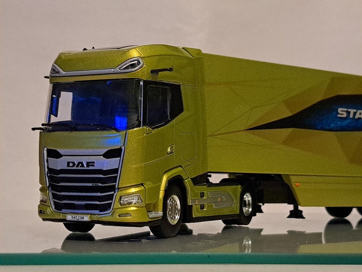 1:50 scale DAF XG 4X2 + box trailer3 axle lorry truck dealer 1:50 scale DAF XG 4X2 + box trailer3 axle lorry truck dealer