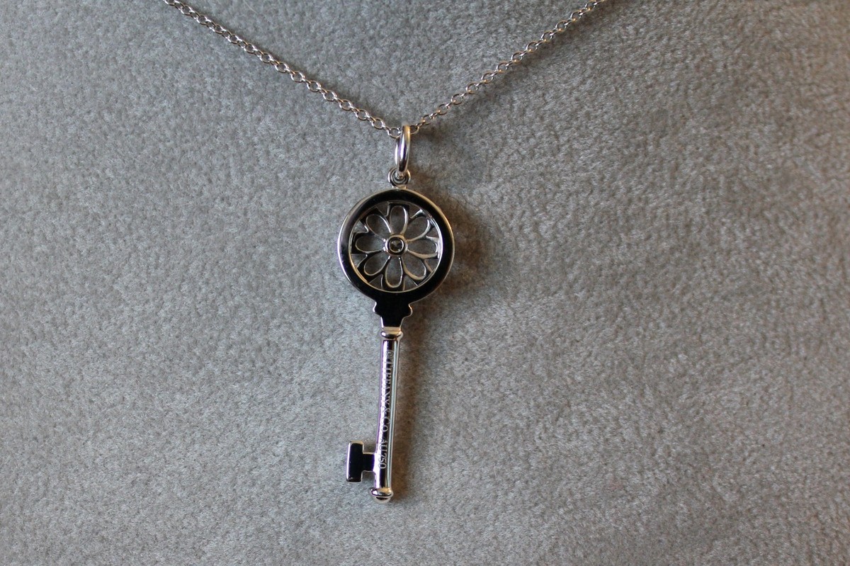 Tiffany & Co. 花型ネックレス　GO WOMEN 2015 Authentic Tiffany & Co. Marathon Go Woman 2017 flower
