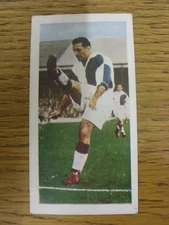 1956 Chix No.2 Series: No.22 - E Quigley [Blackburn Rovers] Chix Bubble Gum Famo