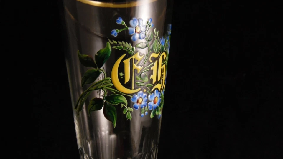 Chope à bière pied boule taillé côtes plates à décor emaillé, monogrammé CH - Photo 4/4