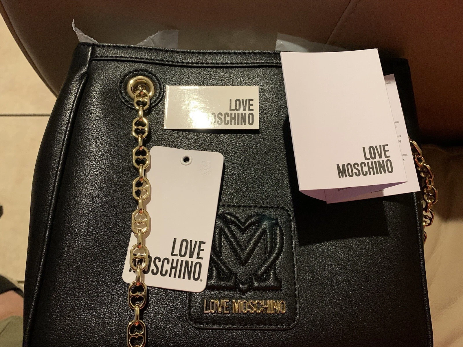 Love Moschino Borsa a tracolla. Taglia media. Vendita al dettaglio $255