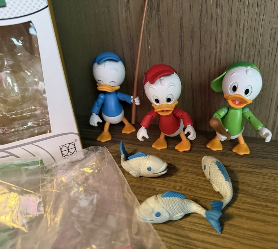 Figura de metal híbrida Huey Dewey Louie Disney Ducktales Herocross Barks Scrooge Foto 2 de 4