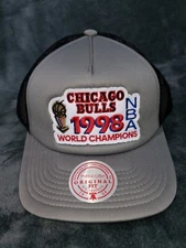 NBA CHICAGO BULLS CHAMPIONSHIP MITCHELL & NESS MENS TRUCKER SNAPBACK HAT GREY