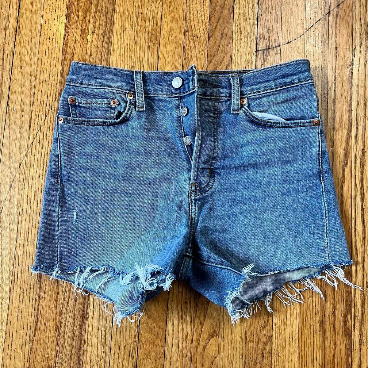 Levis Shorts Women 28 Distressed High Rise Wedgie Cutoff Jorts