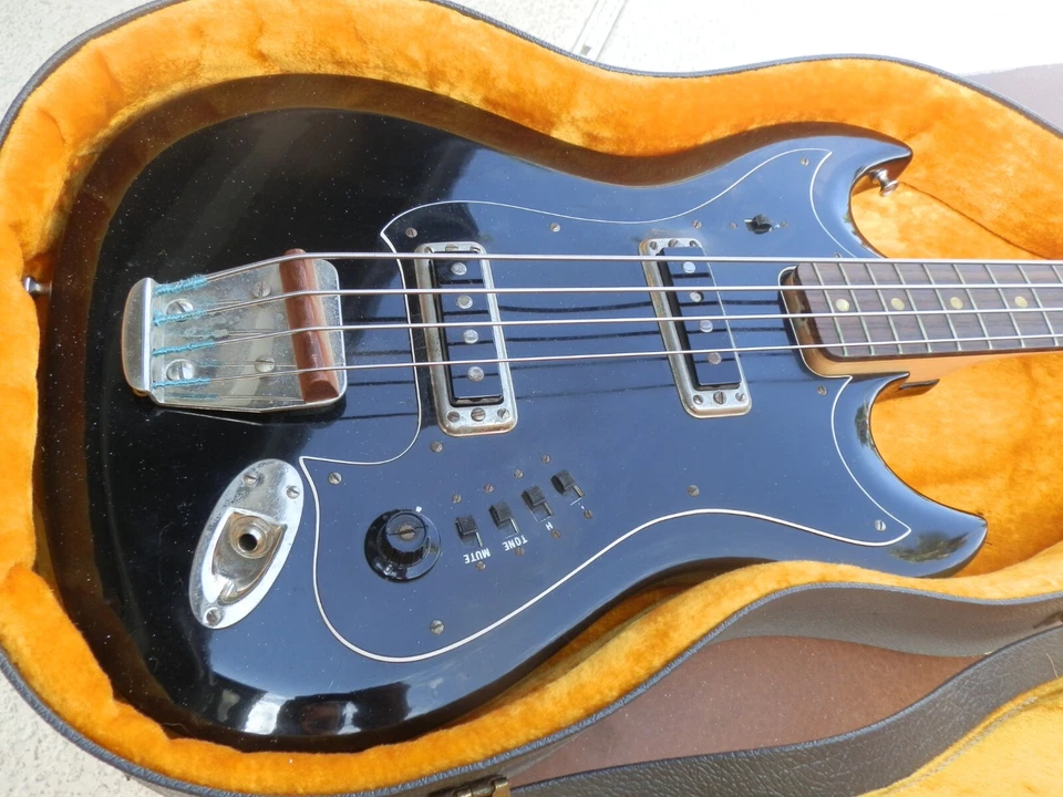 1968 HAGSTROM H11-B BASS GUITAR,EBONY,W/ ALL SWITCHES WORKING,ORIG CASE. NICE! - Image 3 of 4