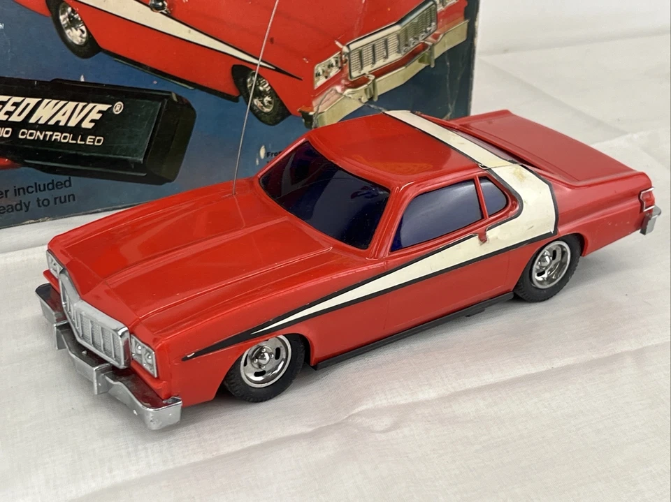 Galoob Starsky & Hutch RC Radio Remote Control Red Ford Torino+box Parts Repair - Image 2 of 4