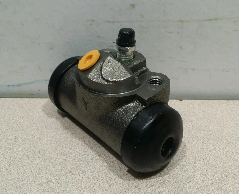 Cilindro de rueda de freno de tambor trasero izquierdo Pronto W37782, se adapta a Jeep CJ5, CJ7, otros Foto 4 de 4