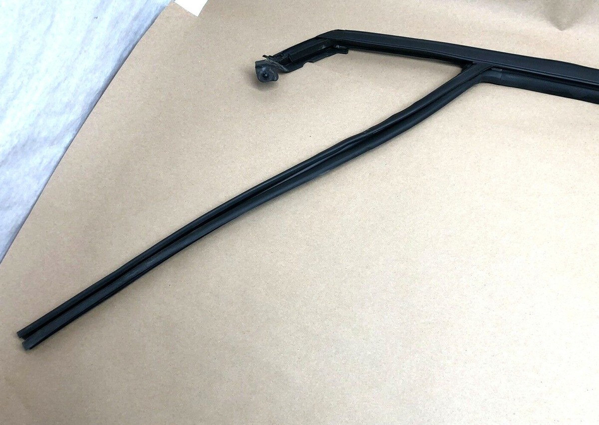 小物 LXK11 Chevrolet Equinox Front Left Side Fender Corner Molding
