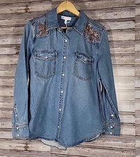 Camisa de mezclilla para mujer calce relajado Jessica Simpson frontal a presión bordada talla grande