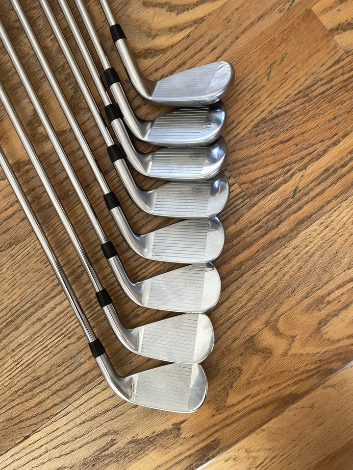 Para zurdos Titleist T300 2021 4-PW 48 AMT rojo S300 Stiff Flex Foto 3 de 4