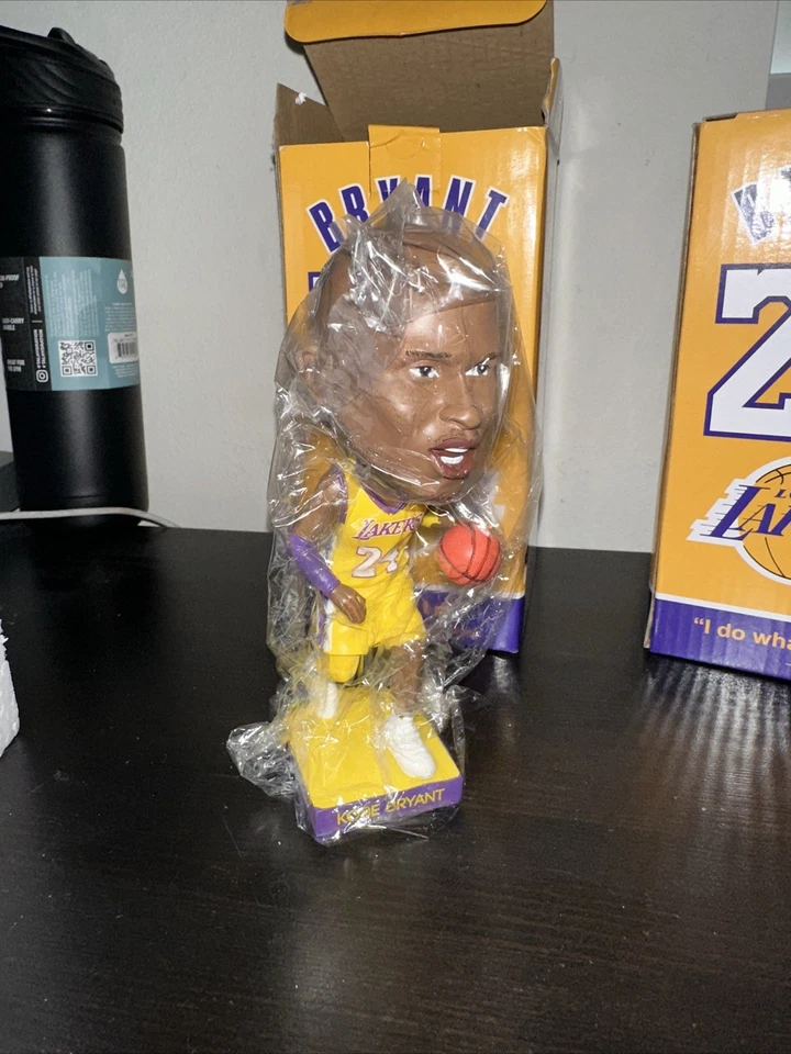 Bobblehead Kobe Bryant #24 de Los Angeles Lakers (Heroes Come and Go) Foto 3 de 3