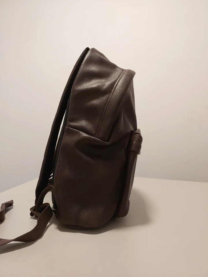 Mochila de cuero acolchada Eastpak 24 L - marrón Foto 2 de 4