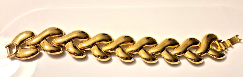 Carolee vintage gold tone bracelet 7 1/4 inch  7/8 inch wide