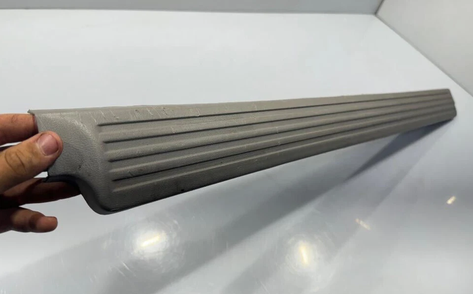 1997 MERMERCURY MOUNTAINEER ЗАДНЯЯ ДВЕРЬ БАМПЕР ПОРОГ ПЛАСТИНА P/N F77B-78404C08-ACW - Изображение 2 из 4