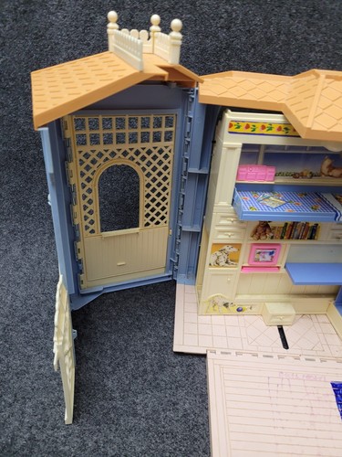 Vintage Mattel Barbie 1998 Fold Out Family Cottage Blue Dollhouse Display C9 - Picture 5 of 16