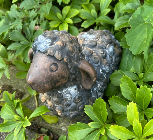 Vintage Concrete Plaster GARDEN SHEEP Lamb 4 LBS Rusty Weathered Lawn Statue 9" - Picture 7 of 9