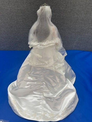 Princess Catherine Royal Elegance Bride Doll From Ashton Drake Galleries - Picture 9 of 11