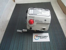 Honeywell Resideo WV8840B5077 Water Heater Gas Valve NEW! Propane   100112339